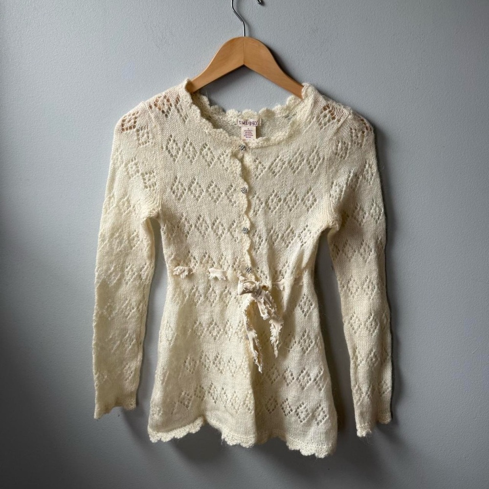 Cream vintage y2k wool knit cardigan with lace detailing and button closure 🔥